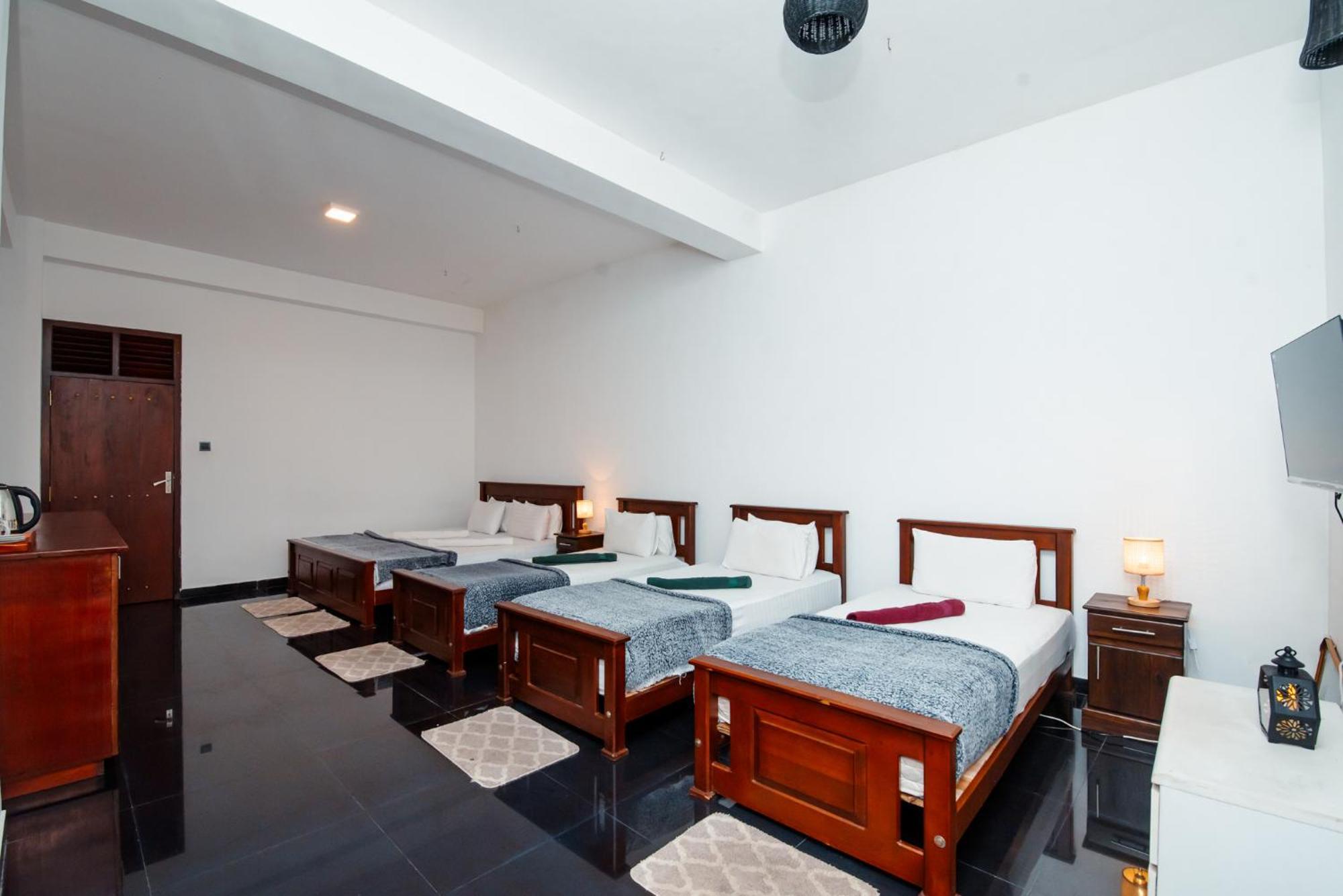 Adams Peak Inn Nallathanniya Екстериор снимка
