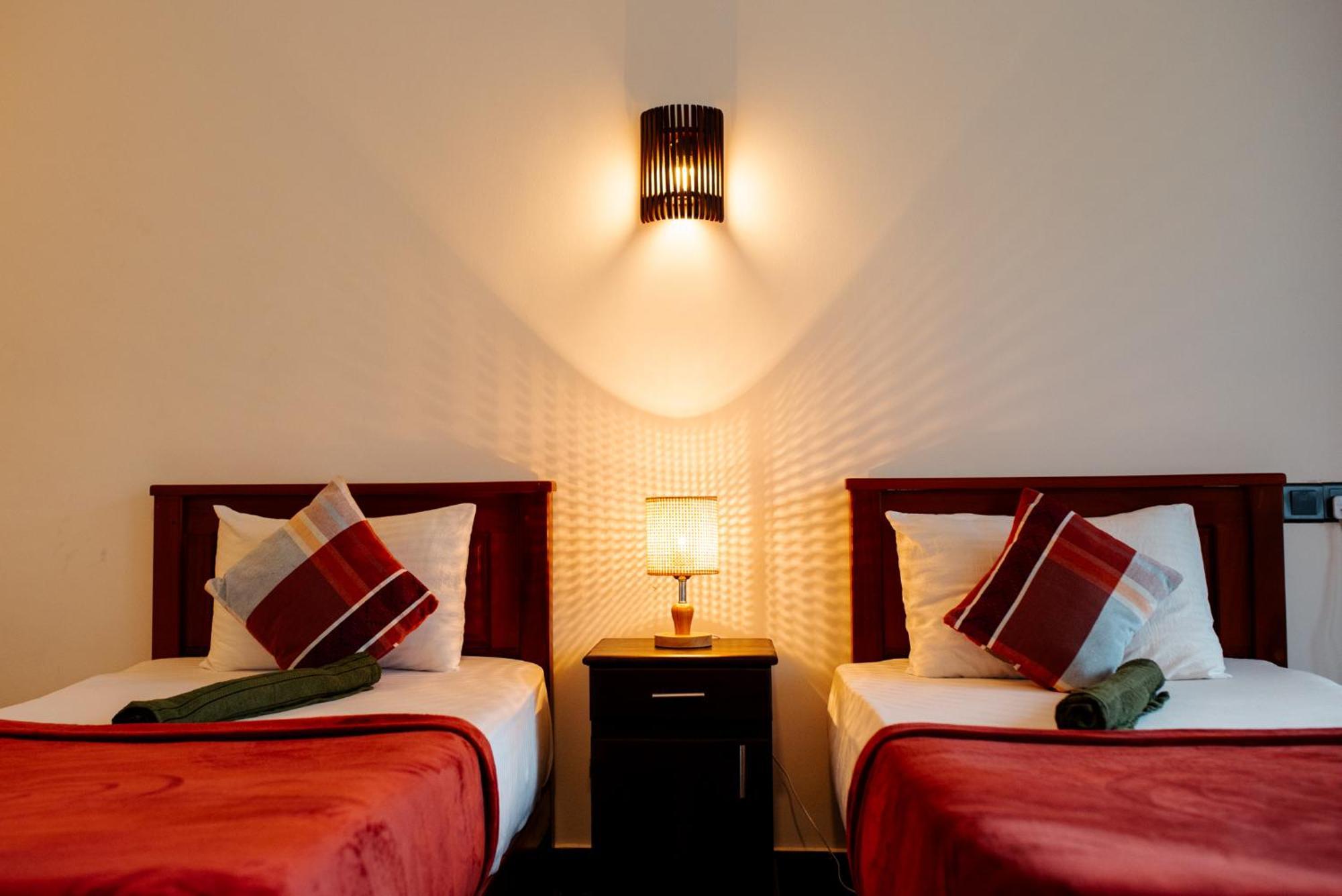 Adams Peak Inn Nallathanniya Екстериор снимка