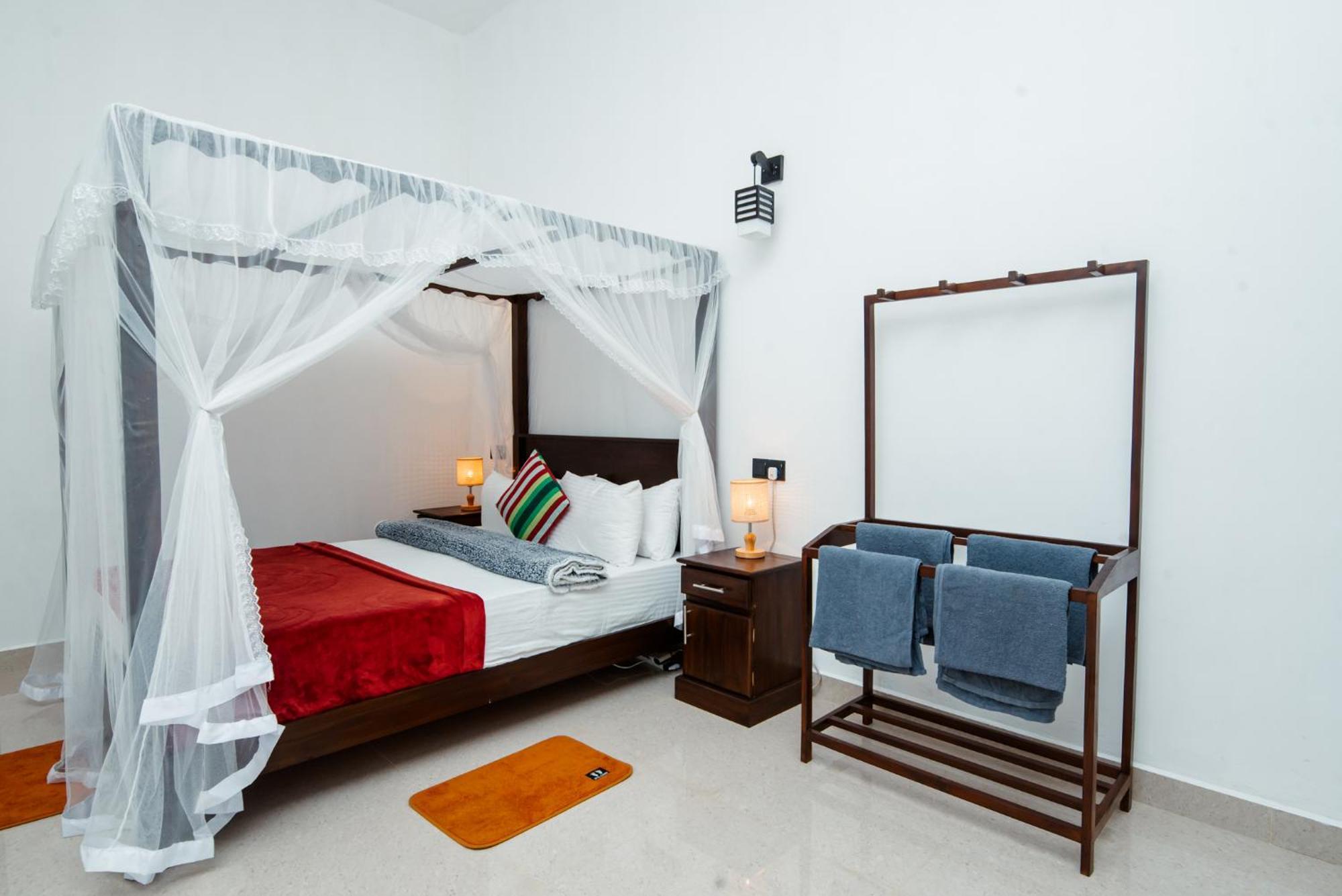 Adams Peak Inn Nallathanniya Екстериор снимка