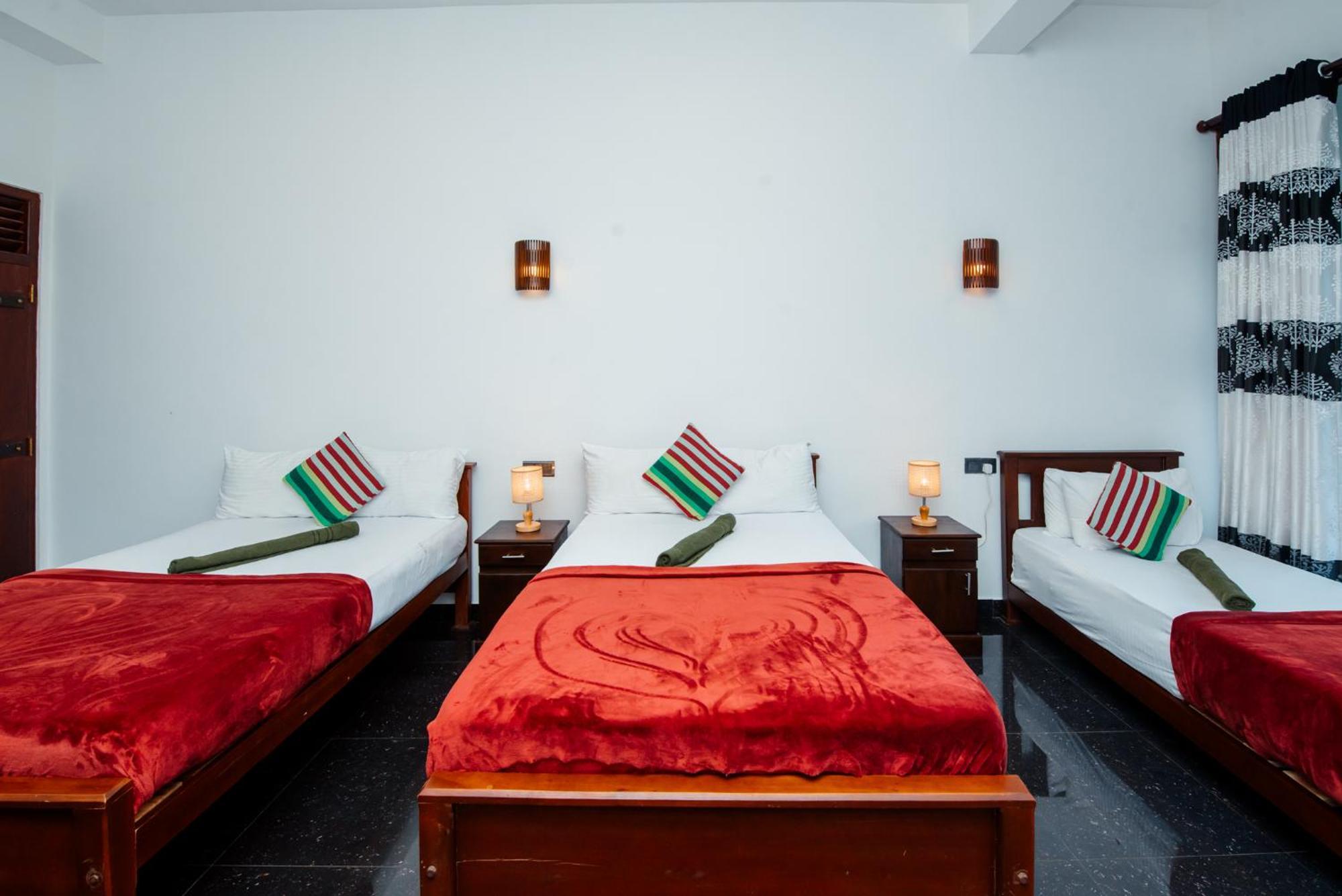 Adams Peak Inn Nallathanniya Екстериор снимка
