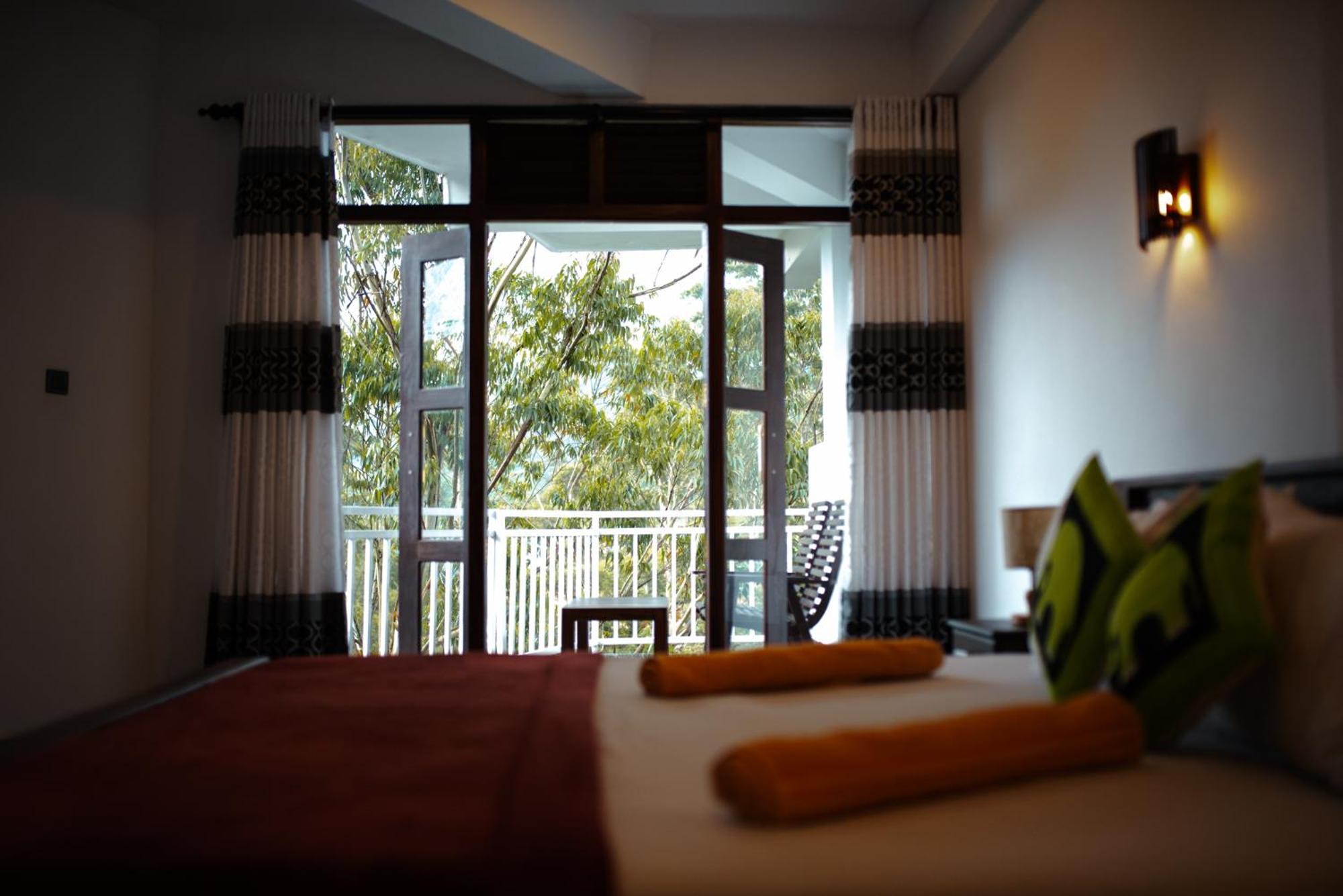 Adams Peak Inn Nallathanniya Екстериор снимка