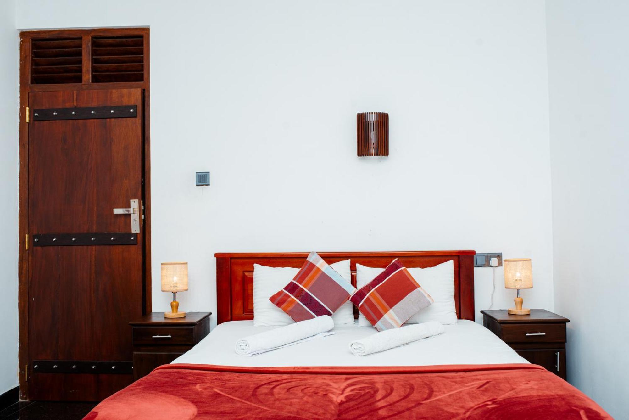 Adams Peak Inn Nallathanniya Екстериор снимка