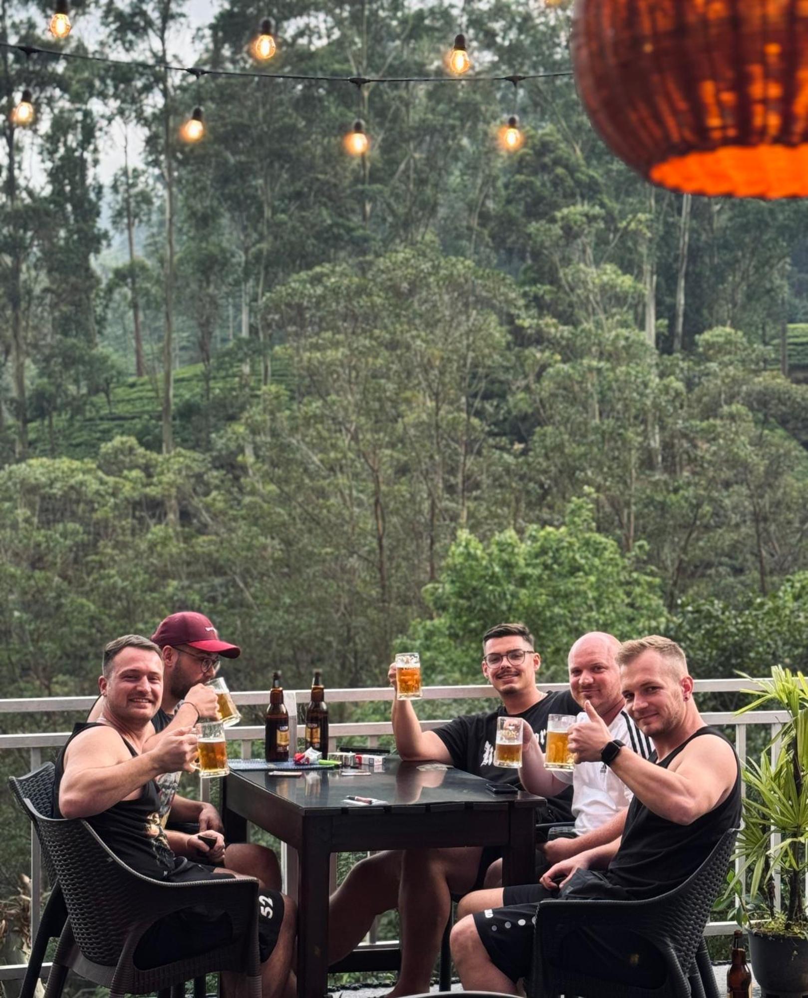 Adams Peak Inn Nallathanniya Екстериор снимка